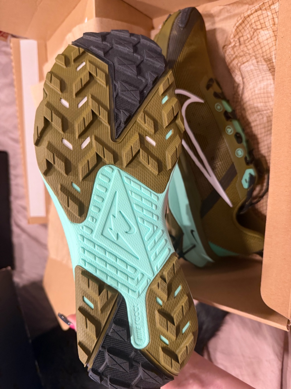 Nike Mens Olive Green and Teal Trail Running Sneakers - Picture 2 of 3